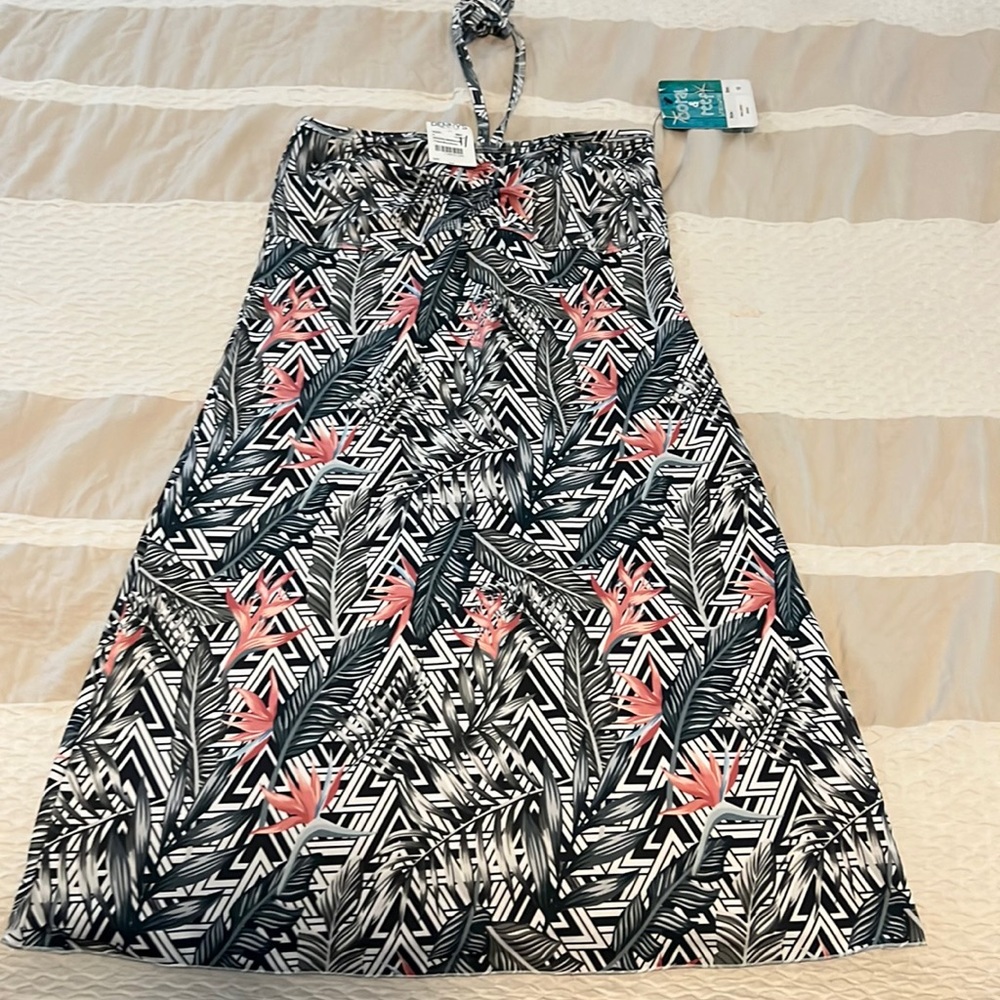 NWT Coral & reef beachwear cover-up with tropical pattern